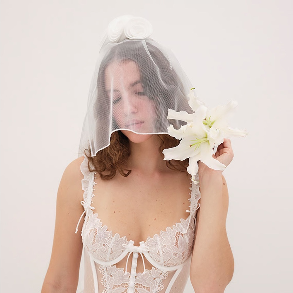 FOR LOVE & LEMONS
Eternal Rose Veil
